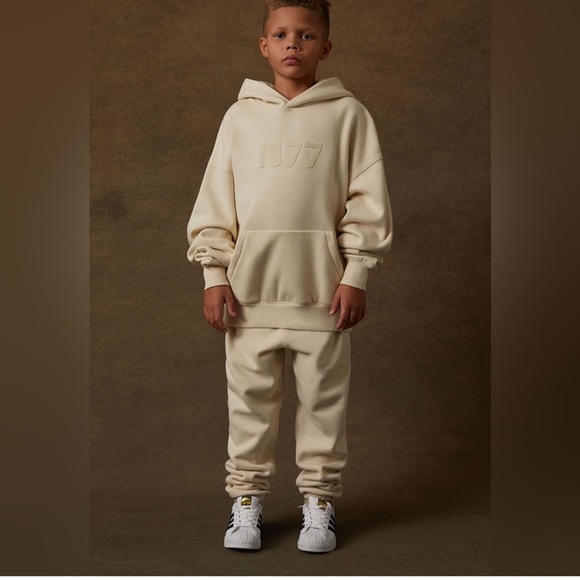 NEW ESSENTIALS FEAR OF GOD KIDS HOODIE SWEATSHIRT | 6/7 SMALL | EGGSHELL CREAM - Picture 2 of 16